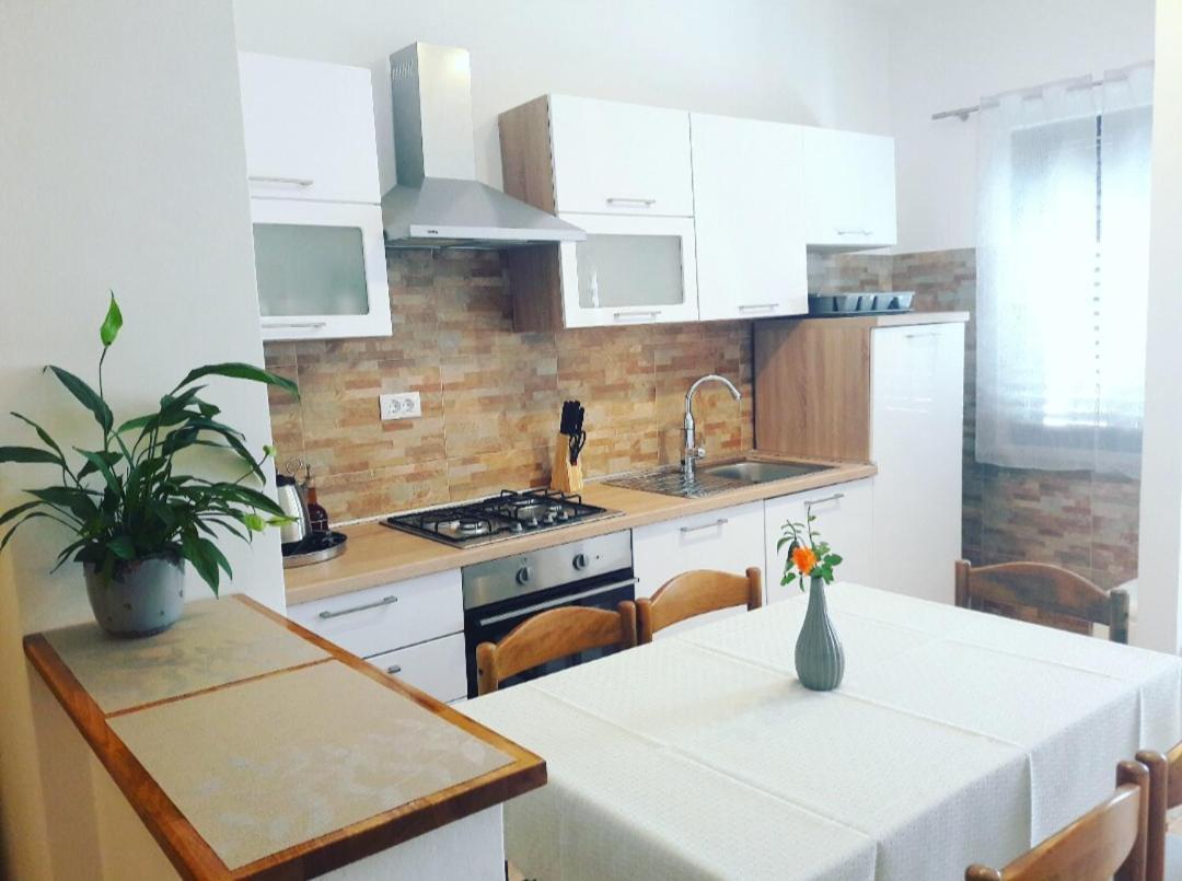 Apartment Nena Near The City Center With Free Parking Pula Zewnętrze zdjęcie